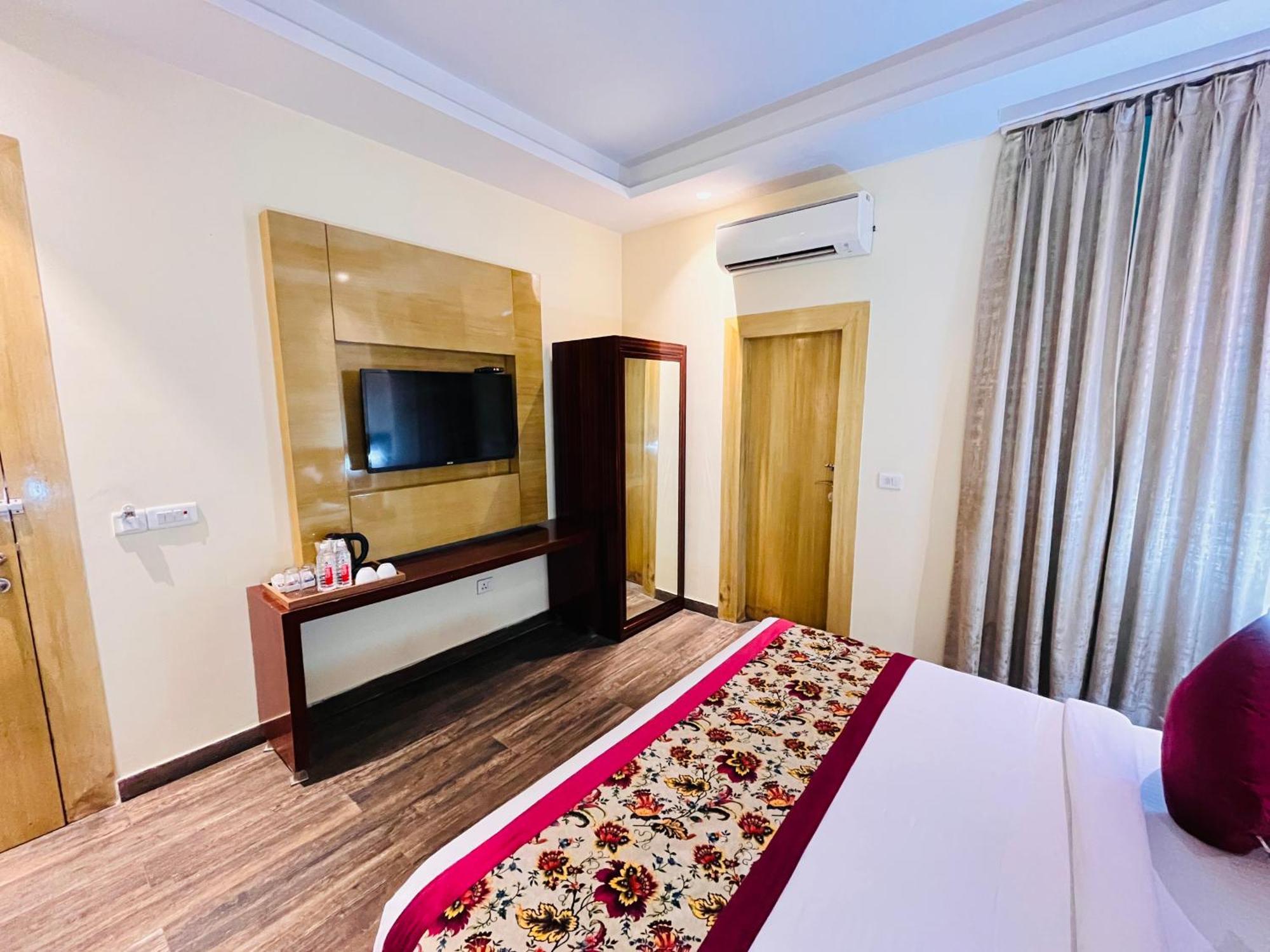 ניו דלהי Hotel Banz Near Indira Gandhi Airport Delhi מראה חיצוני תמונה
