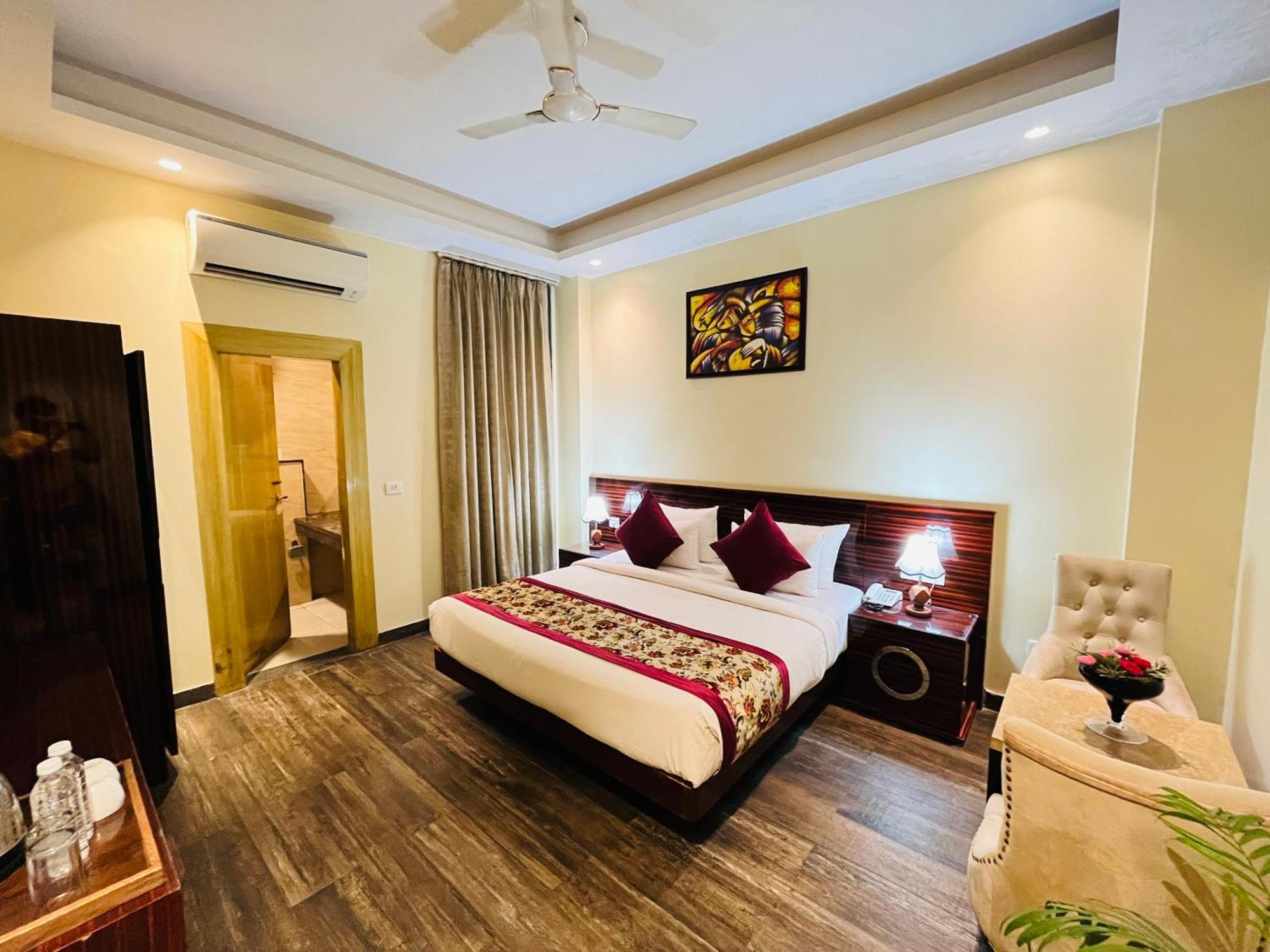 ניו דלהי Hotel Banz Near Indira Gandhi Airport Delhi מראה חיצוני תמונה
