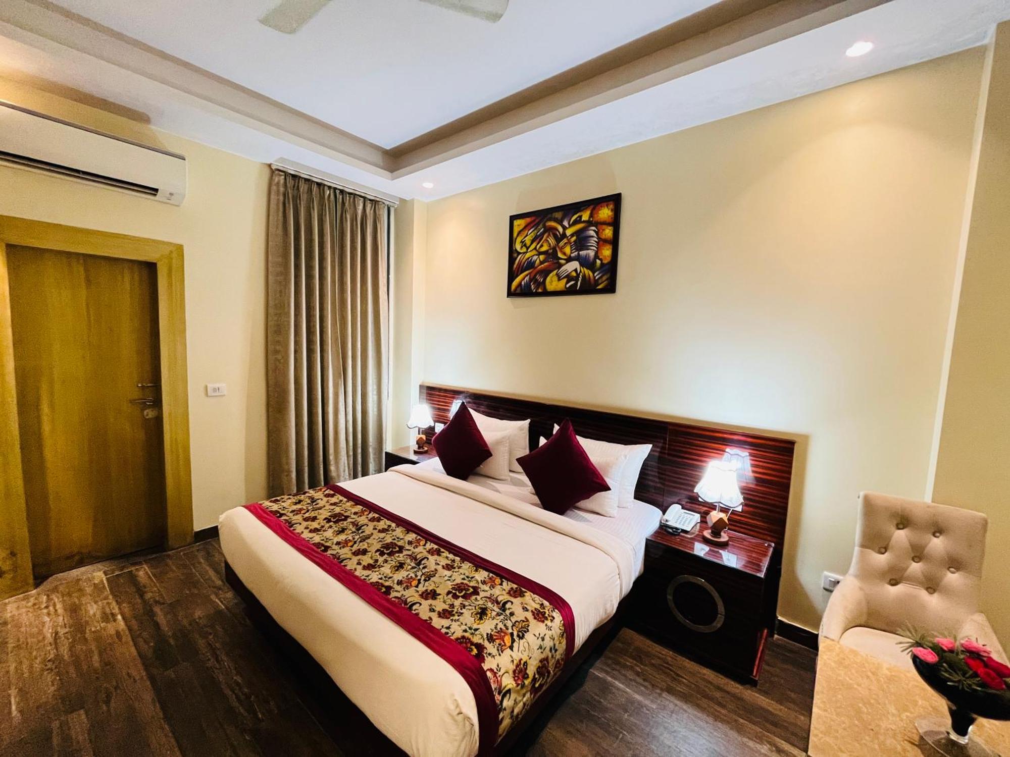 ניו דלהי Hotel Banz Near Indira Gandhi Airport Delhi מראה חיצוני תמונה