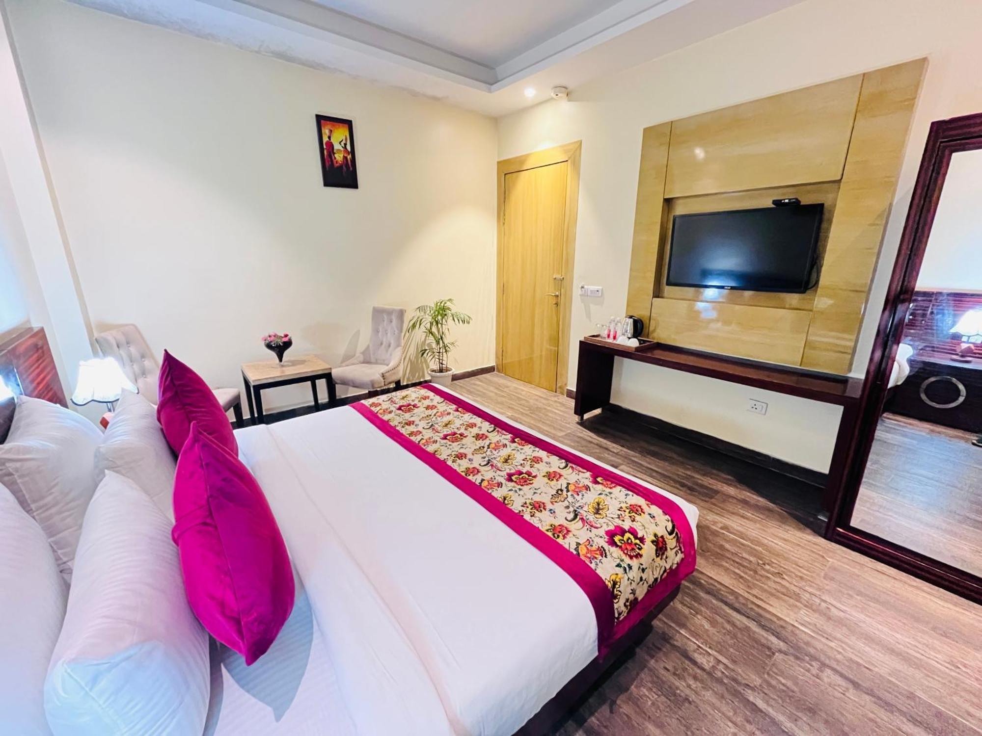 ניו דלהי Hotel Banz Near Indira Gandhi Airport Delhi מראה חיצוני תמונה