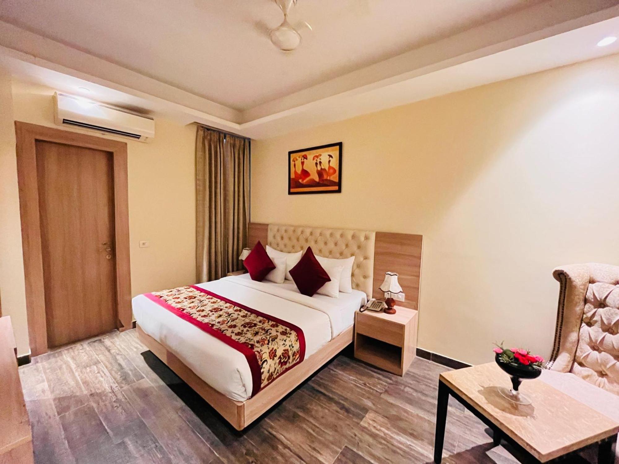 ניו דלהי Hotel Banz Near Indira Gandhi Airport Delhi מראה חיצוני תמונה