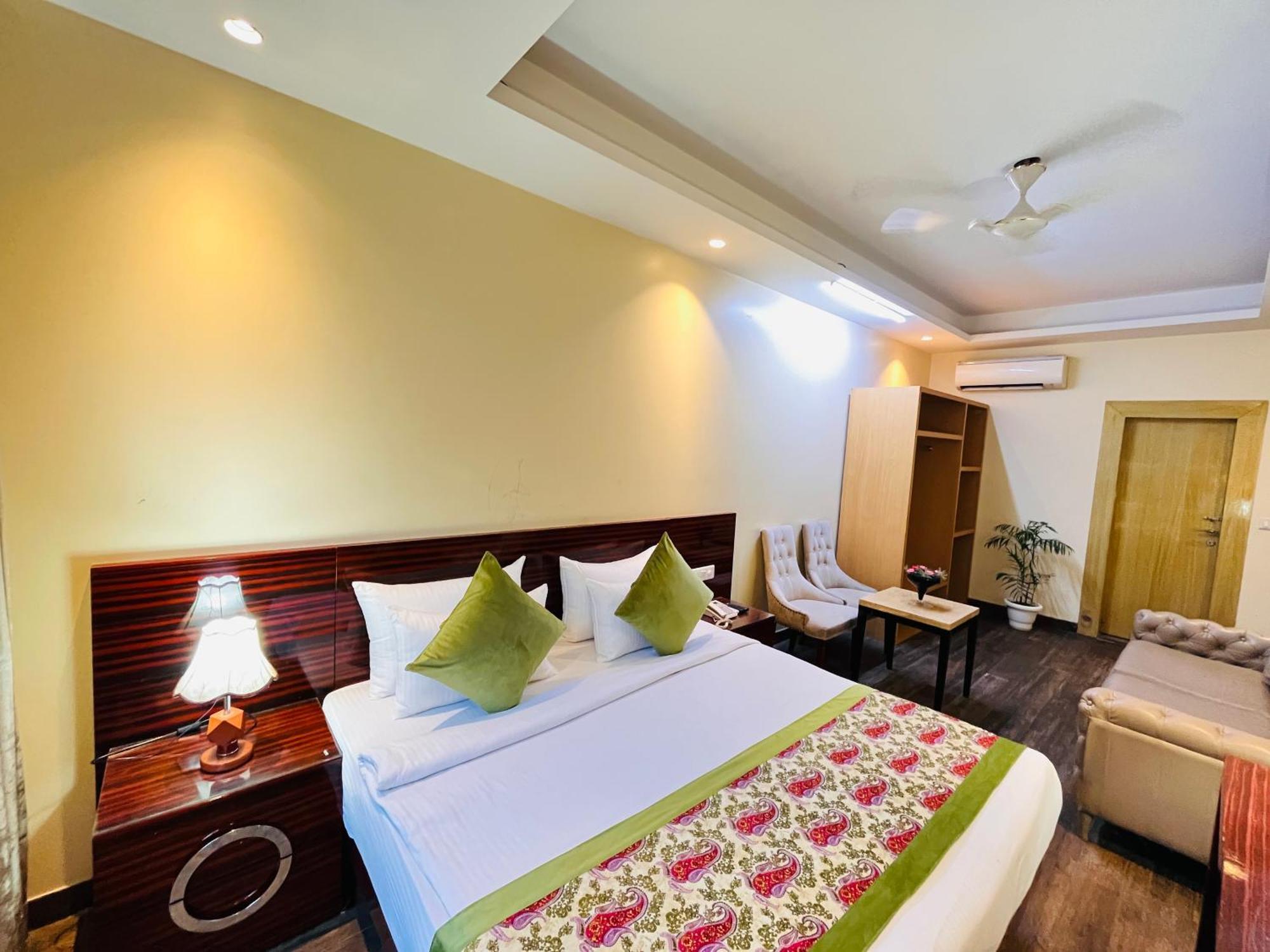 ניו דלהי Hotel Banz Near Indira Gandhi Airport Delhi מראה חיצוני תמונה