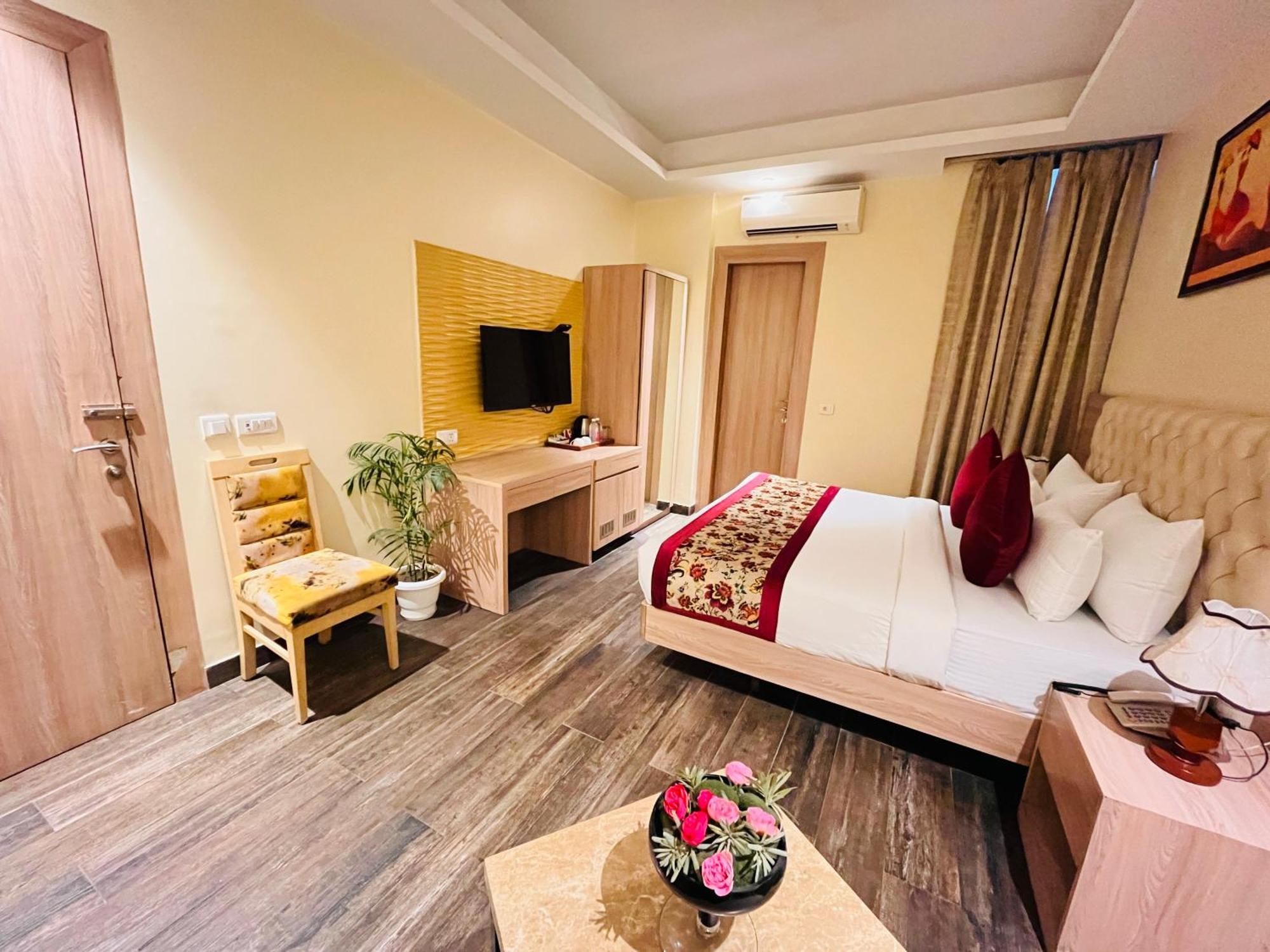 ניו דלהי Hotel Banz Near Indira Gandhi Airport Delhi מראה חיצוני תמונה