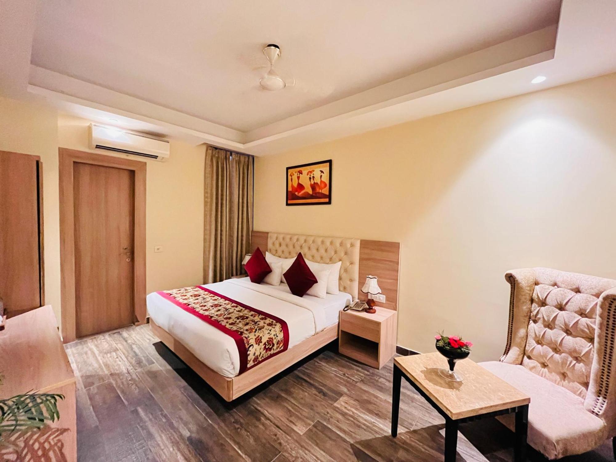 ניו דלהי Hotel Banz Near Indira Gandhi Airport Delhi מראה חיצוני תמונה