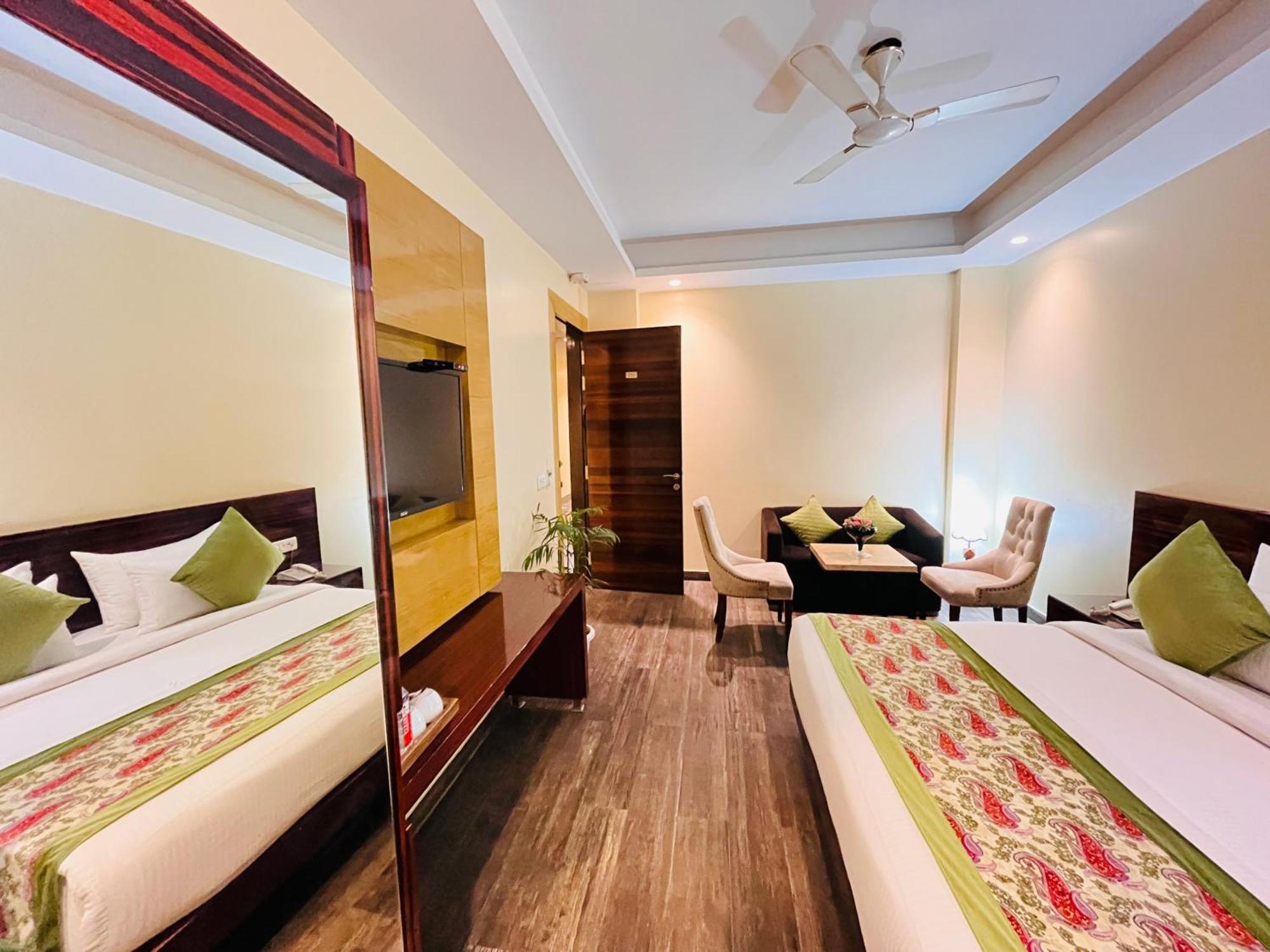 ניו דלהי Hotel Banz Near Indira Gandhi Airport Delhi מראה חיצוני תמונה