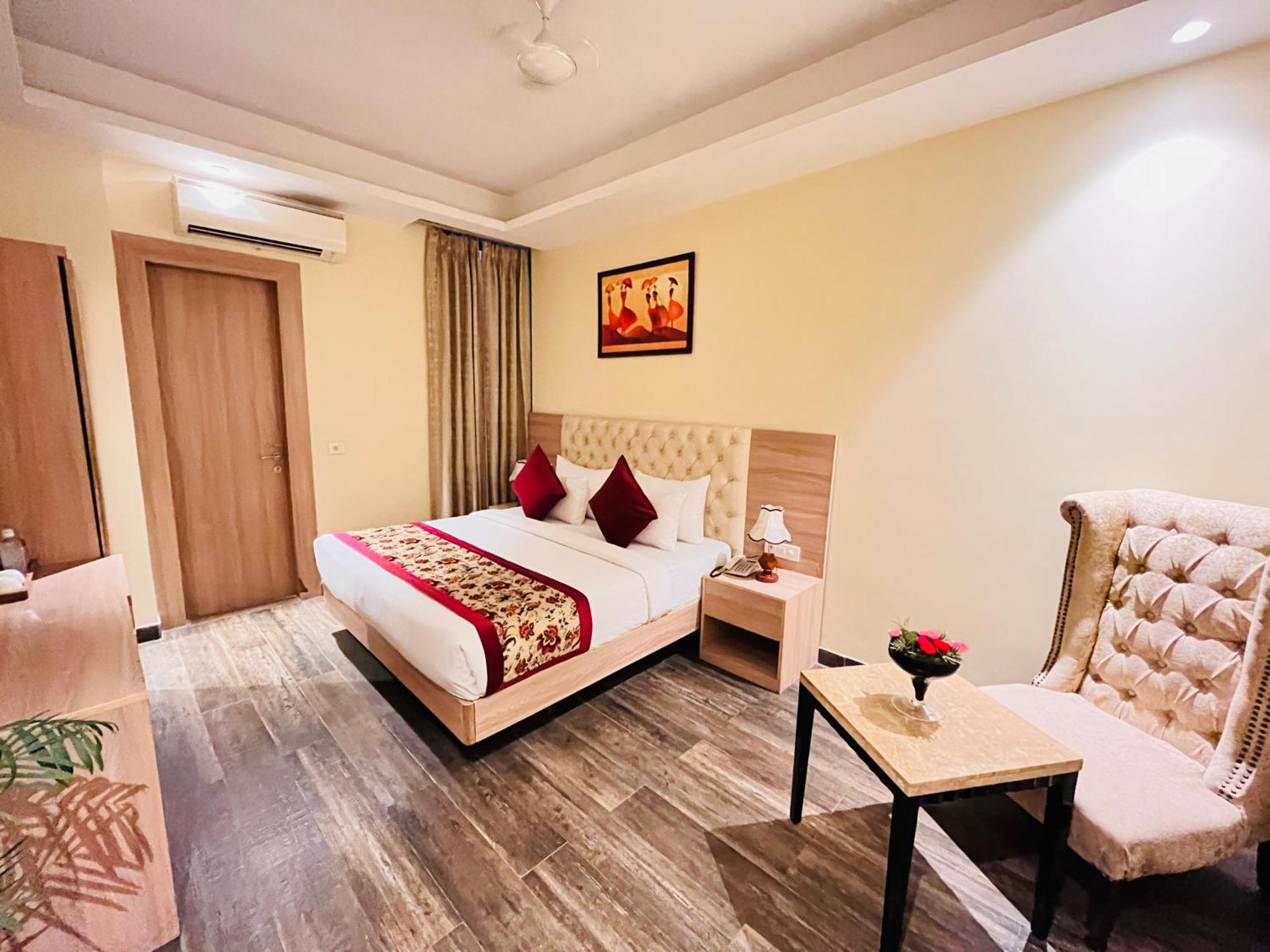 ניו דלהי Hotel Banz Near Indira Gandhi Airport Delhi מראה חיצוני תמונה