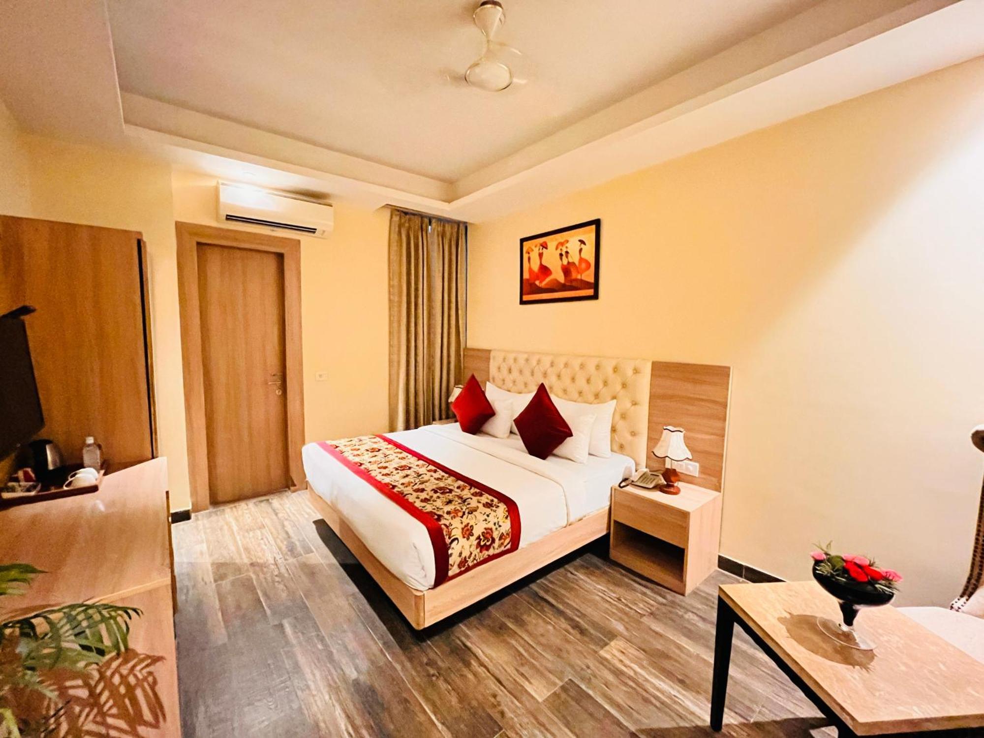 ניו דלהי Hotel Banz Near Indira Gandhi Airport Delhi מראה חיצוני תמונה